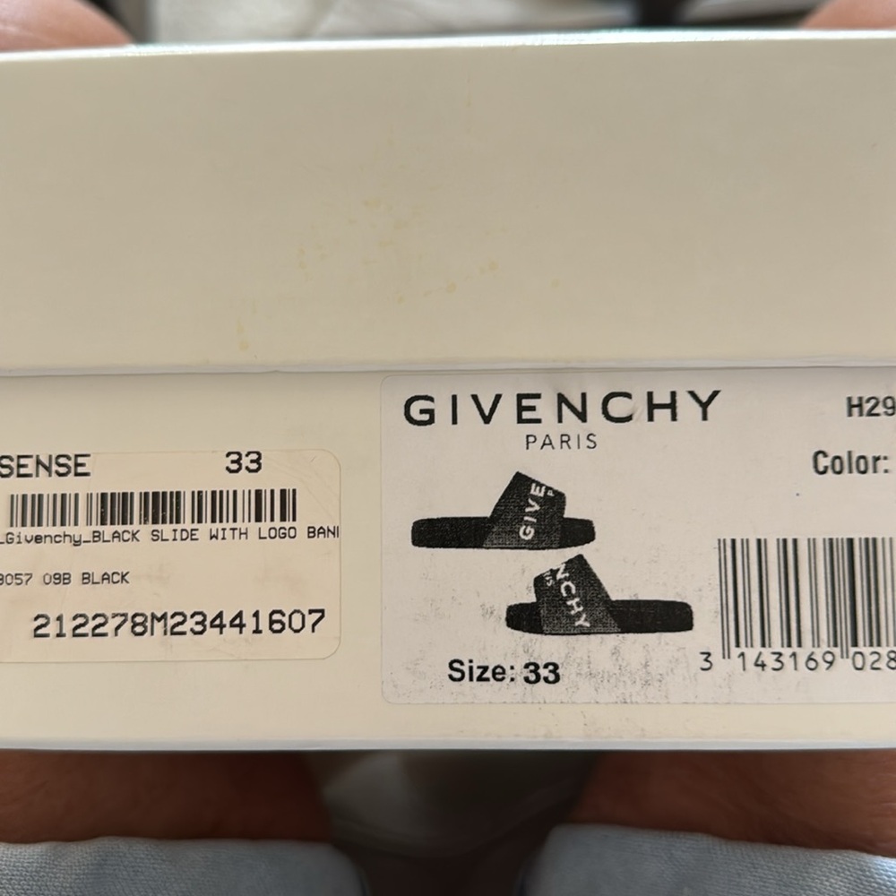 Givenchy - Picture 8 of 8